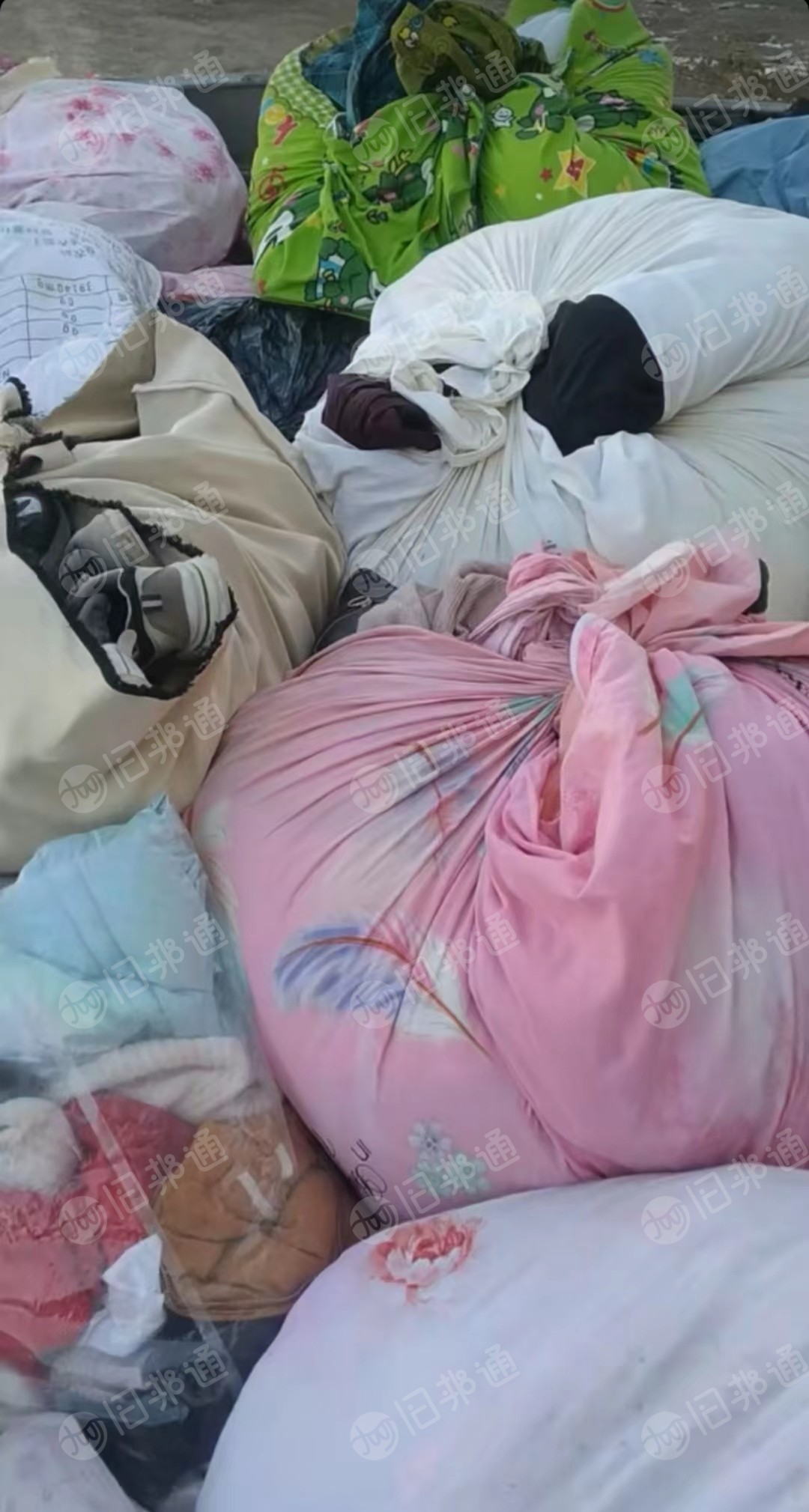 安徽长期大量供应旧衣服统货,需要的联系!