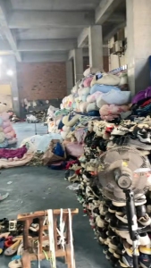 陕西长期出售对鞋，夏装，冬装，棉被等！