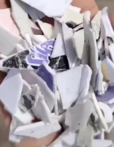 长期出售分色丙破碎料，花桶破碎料，涂料桶破碎料等