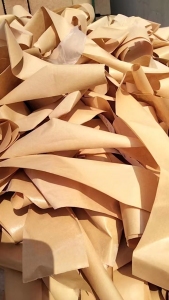 出售单面牛皮纸边角料，有黄色跟白色