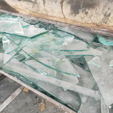 广东长期高价回收废玻璃，白色玻璃瓶，中空夹胶碎玻璃，各类工业废玻璃