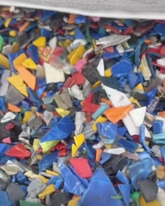 出售纯涂料桶破碎料，清洗甩干，直接上机