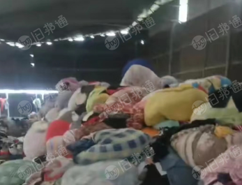 大量回收精品冬装,1500起价,有货的电联!