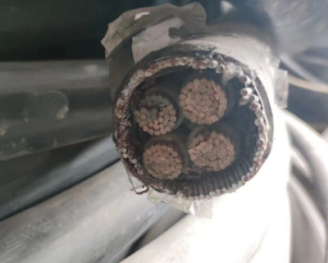 回收废电缆线铜线，库存旧积压发电站旧电线，工地工厂废旧电缆拆除