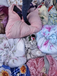 长期供应旧衣服 鞋子包包棉被 毛绒玩具酒店铺草各种服装尾货