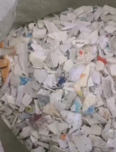 出售涂料桶破碎料，垃圾桶破碎料