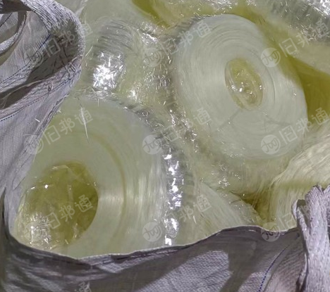 长年出售带胶的PET膜,有成卷料,散料,干净
