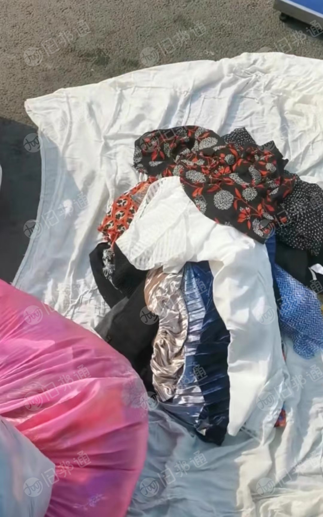 四川成都分拣场高价回收旧衣服，包包，鞋子，棉絮等
