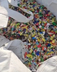 长期出售酱油壶破碎料，大小蓝桶破碎料，花乙破碎料，白瓶破碎料