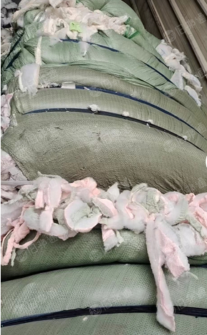 长期出售绗棉下脚料,夹丝绵下脚料,夹棉布碎,服装厂下脚料
