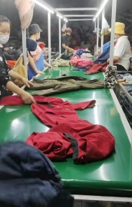 毫州市涡阳县冬装出口厂，希望各位同行有好冬装的多多联系，货多货少都可以