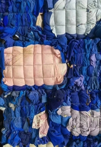 大量出售分好色毛衣开花料，现货20多吨