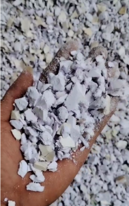 出售PVC发泡板破碎料，二白PVC破碎料，现货8吨