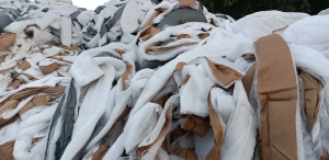 出售边角料两层无纺布一层丝棉一层纯棉布，现货4吨