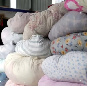 成都崇州出售旧衣服统货，一个月十几吨！