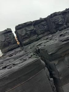 长期出售黑色汽车内饰边料，汽车内饰地毯料