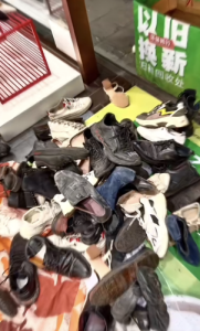 长期出售旧衣服统货，鞋子包包，欢迎有实力厂家联系！