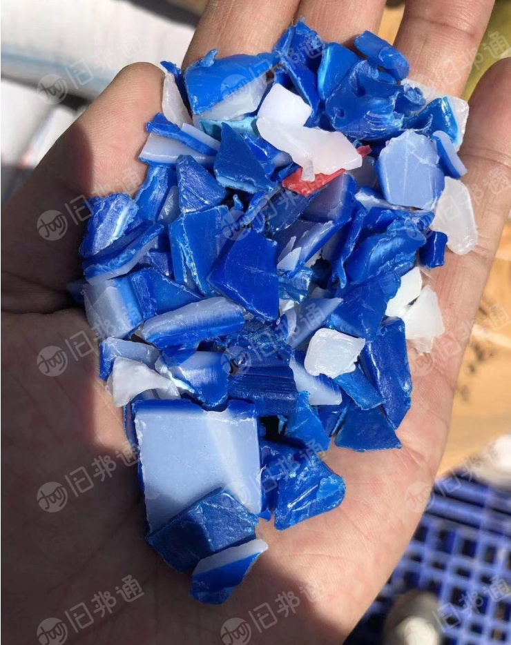 出售HDPE蓝白桶破碎料,PE管破碎料