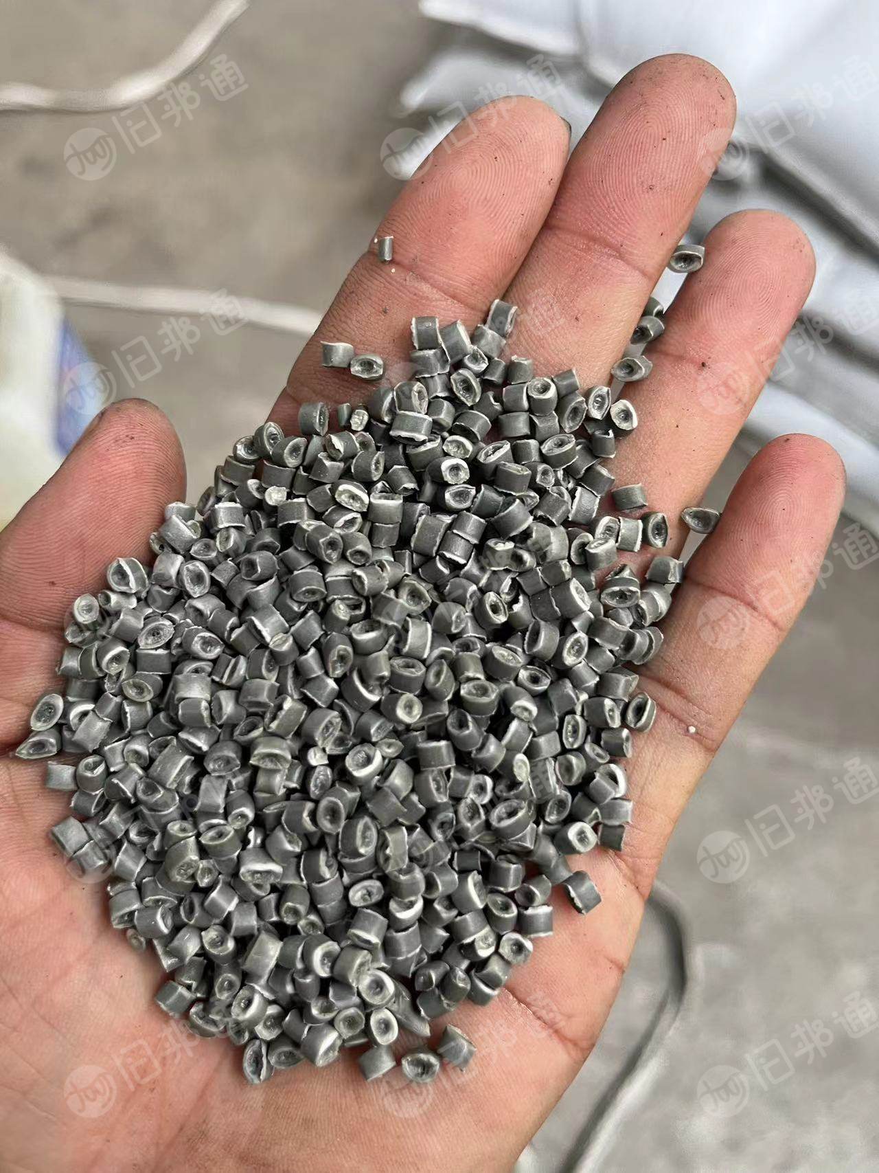 本公司大量生产吨包颗粒。主要注塑,改性,拉丝