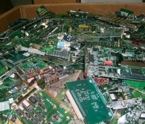 长期收购废旧电路板，线路板，各类电器废板