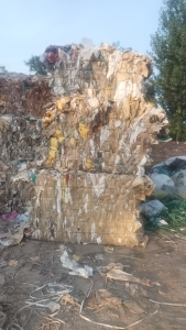 出售牛皮纸塑袋，有一半挂，长期有货