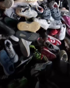 全国各地回收品牌鞋品牌包， 国产鞋，有货的联系！