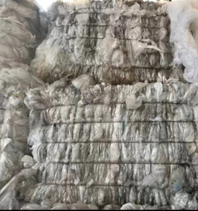 长期出售PE膜压块，一级，二白膜，各一挂车