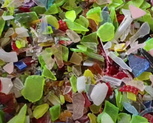 长期出售彩苯破碎料