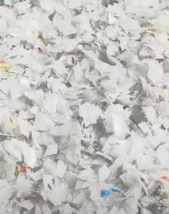 出售椰子汁破碎料，酱油壶破碎料，尿素桶破碎料，透析桶破碎料，娃哈哈破碎料，瓶盖破碎料