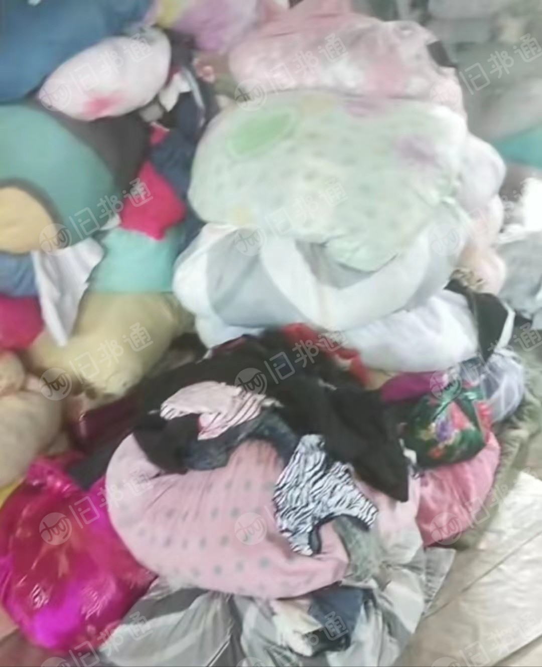 大量回收旧衣服旧鞋包包!棉花!秋冬装毛衣,大白。