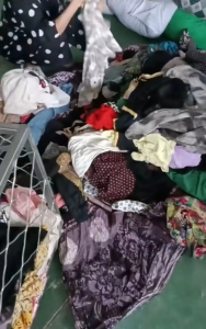 有优质箱子分栋好的夏装联系我，广州出口A厂，头货必须不能动手，垃圾比例控制不超20点