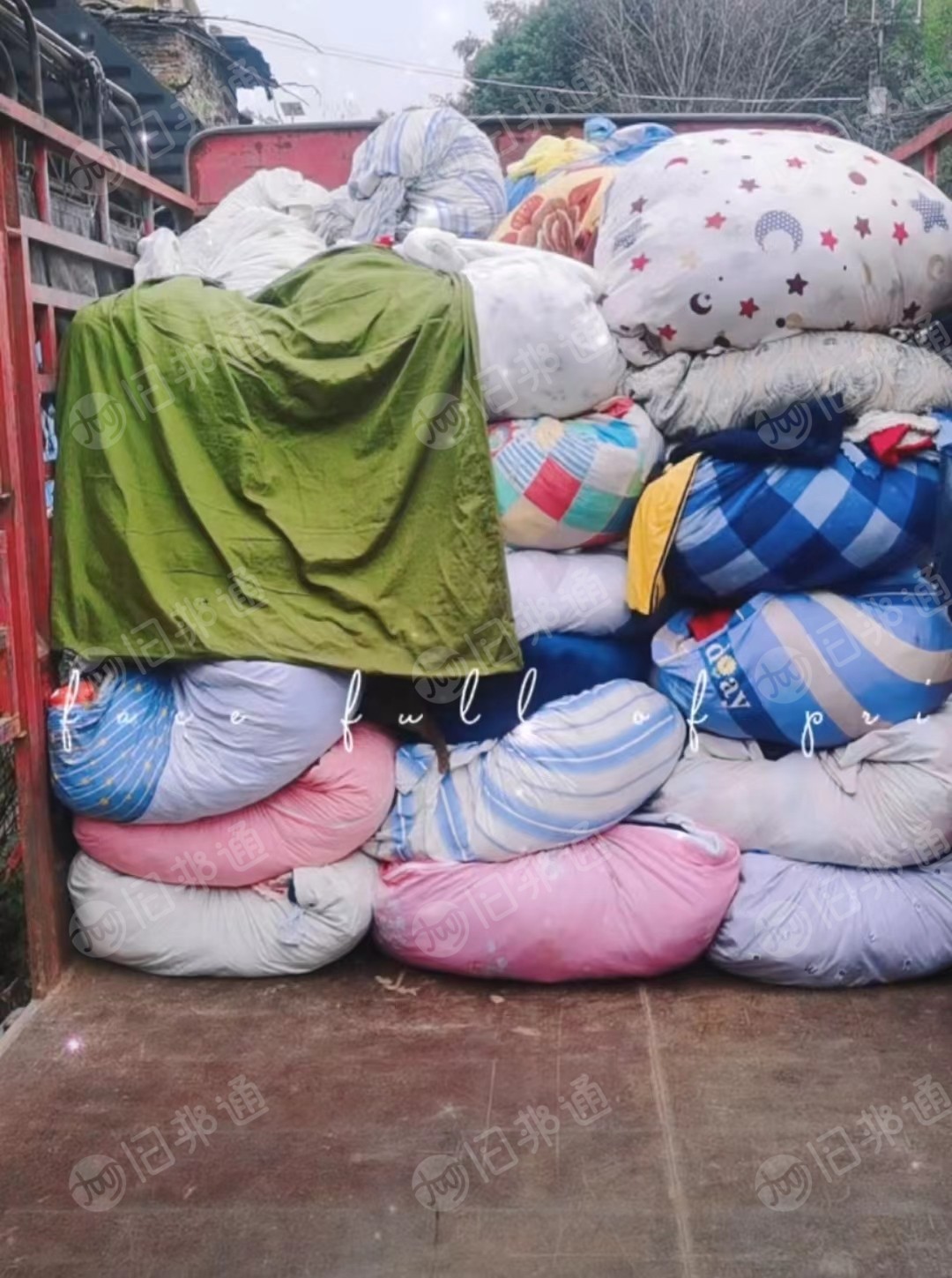 大量回收旧衣服，裤子，包包，鞋子，床单，被套，棉被