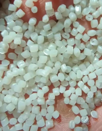 出售大白颗粒,低压下脚料颗粒,尿素桶颗粒,娃哈哈颗粒