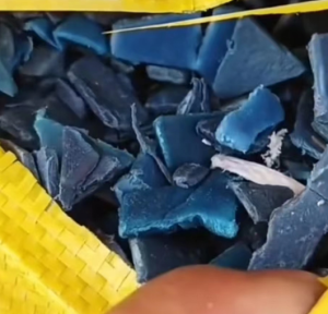 大量出售沉底蓝桶破碎料