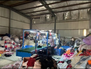 信阳分拣场长期回收周边旧衣服统货，箱子货，小区货等