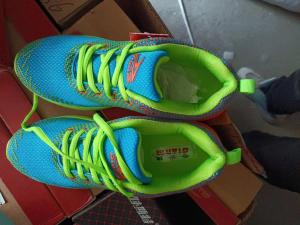 出售库存鞋子6.8米一车!