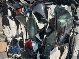 出售进口汽车保险杠毛料，一汽大众的，现货20吨