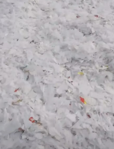 长期出售花工程破碎料，花桶破碎料，带字桶破碎料，保险杠破碎料