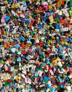 现金收购黑杂色ABS水口料，料头破碎料