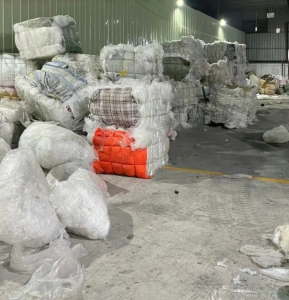 大量回收PE胶纸，静电膜，电子膜，保鲜膜，杂色平板膜，胶水膜