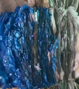 常年出售缠绕膜废料，低压膜废料，乳白袋废料