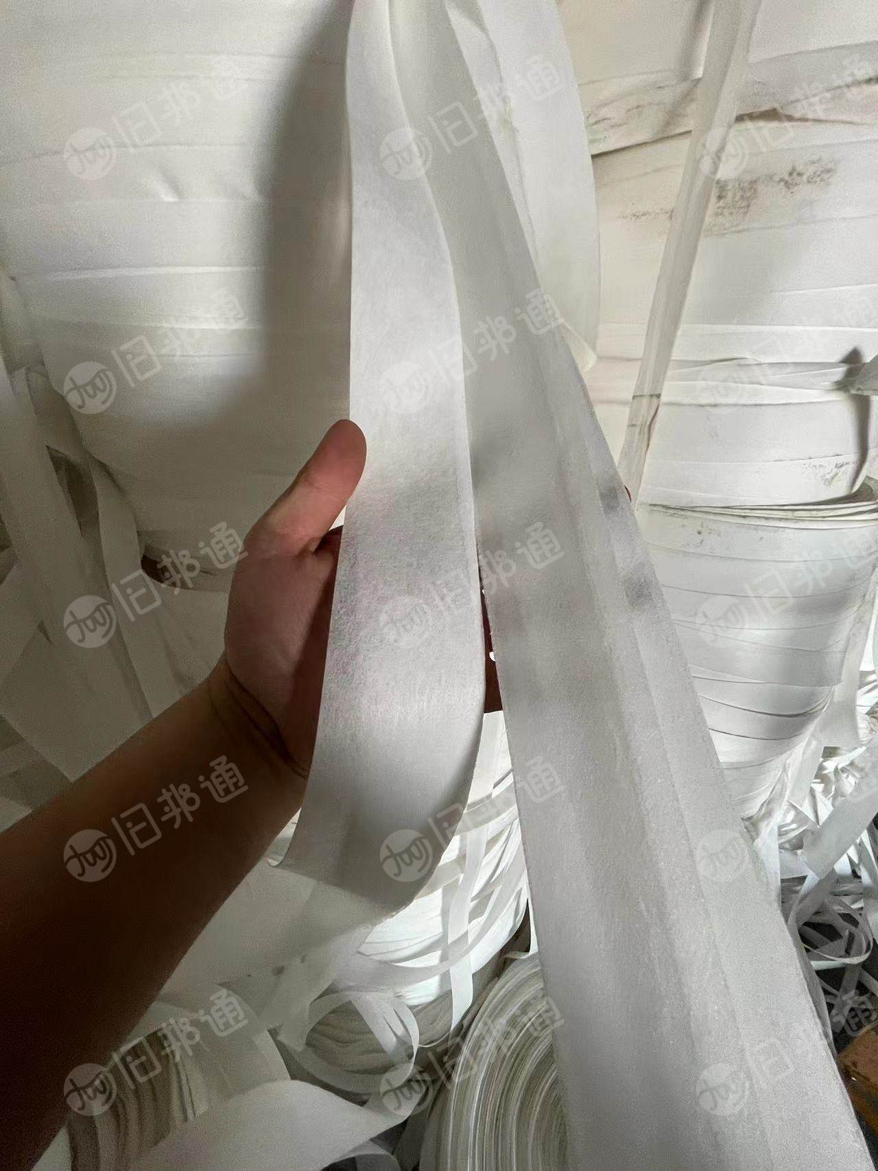 白色纯PP无纺布边料,无纺布盘料。现货50吨出售