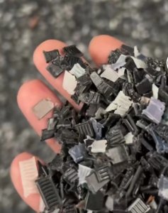 出售尼龙扎带破碎料，黑色双六扎带，PA66破碎料，干净料