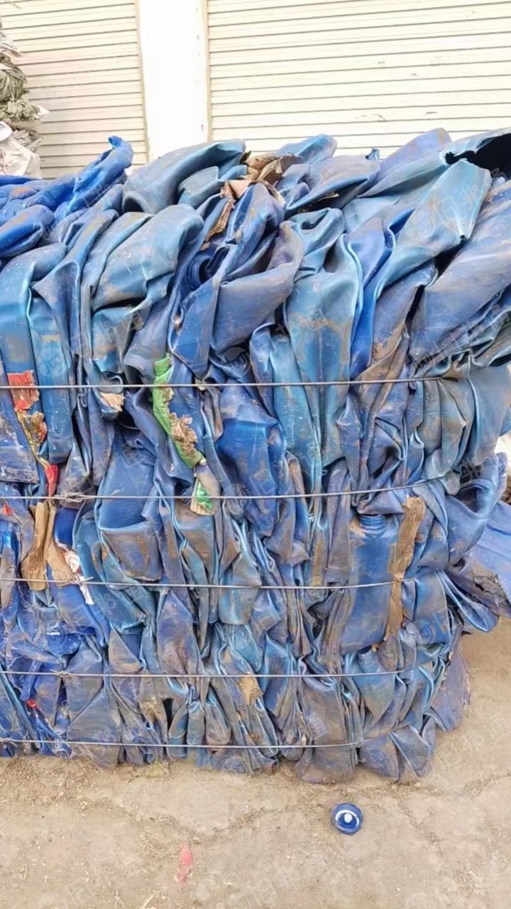 长期出售纯机油壶毛料,机油桶压块