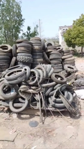 常年大量回收废旧轮胎和木材