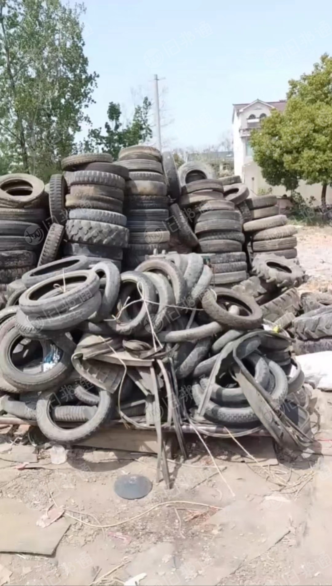 常年大量回收废旧轮胎和木材