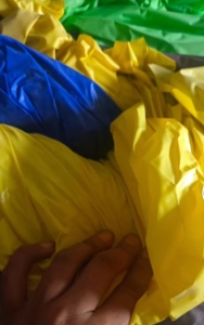 出售各种软质PVC，透明，花色，乳白新膜料，PVC雨衣膜，PVC玩具膜破碎料