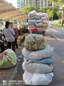 宿迁常年大量回收旧衣服旧鞋子，旧包包，旧被套毛绒玩具，宾馆旧布草，旧婚纱，服装尾货！