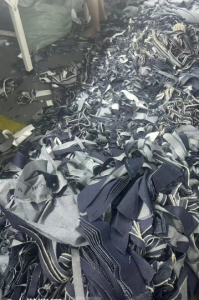 长期大量出售梭织涤棉布块，蓝色牛仔碎布，牛仔边料