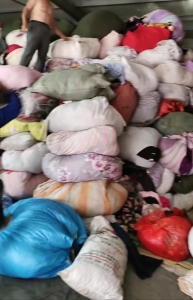 长年大量收旧衣服通货，箱子货，小区通货，旧棉被！